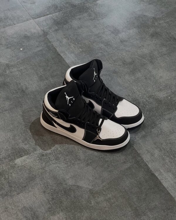 Jordan 1 Mid “Panda”