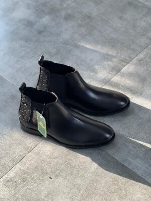 Dark Pattern Boots