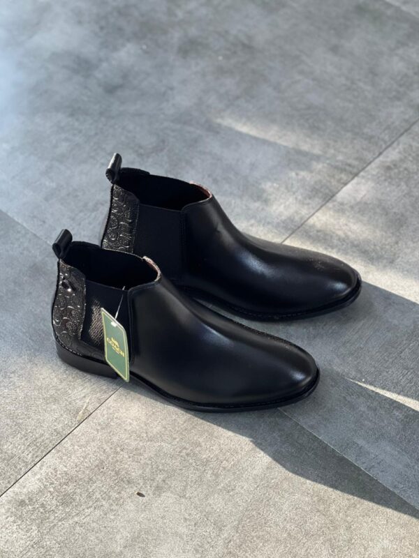 Dark Pattern Boots