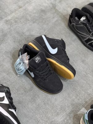 DUNK GUM BLACK