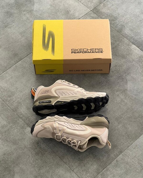 SKECHERS MAX PROTECT