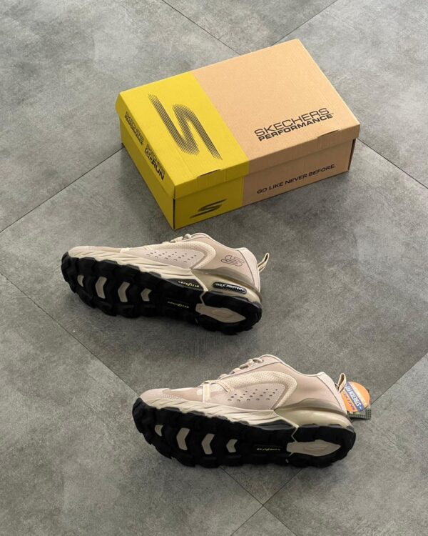 SKECHERS MAX PROTECT